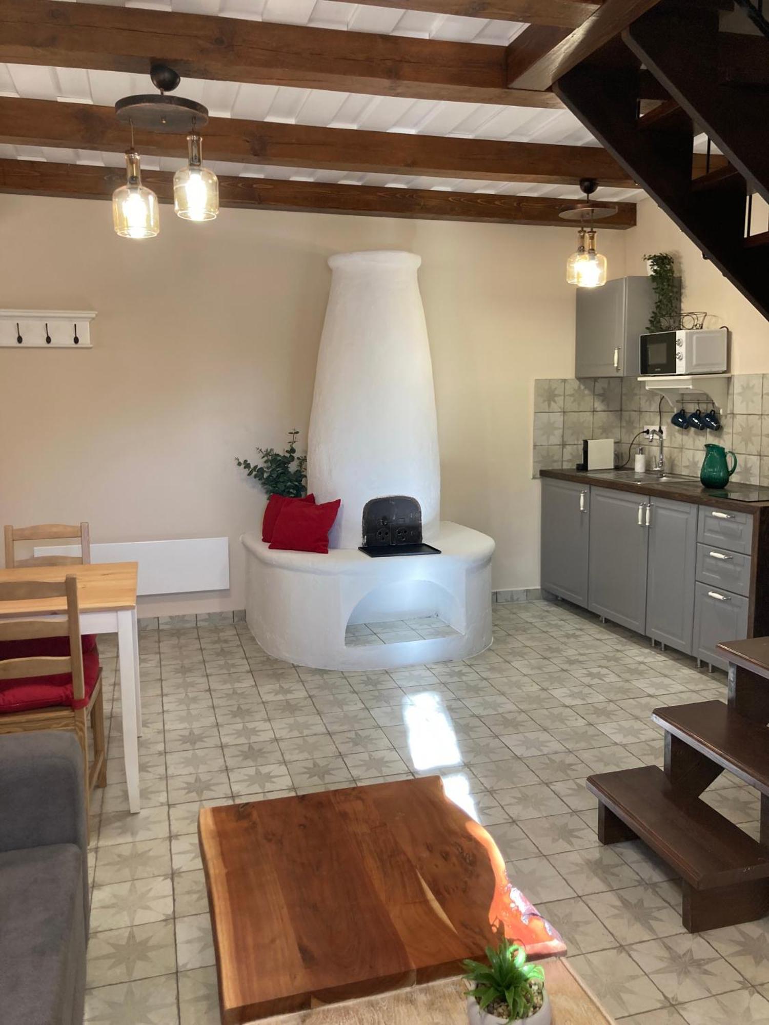 SzentantalfaZsoka Fogadoja公寓式酒店 外观 照片